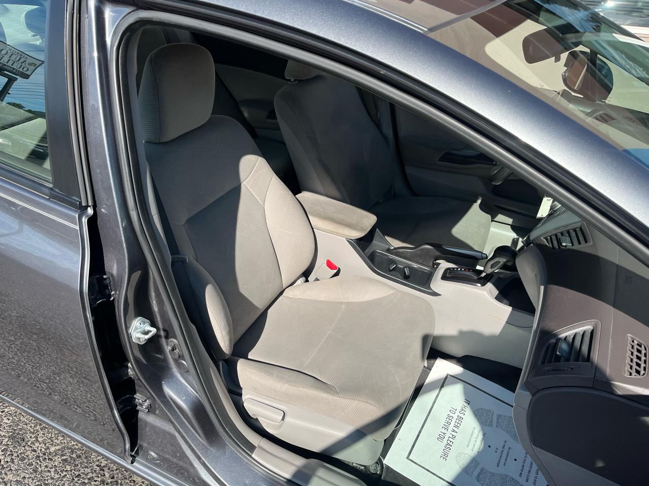 Honda Civic LX Sedan 5-Speed AT 2012