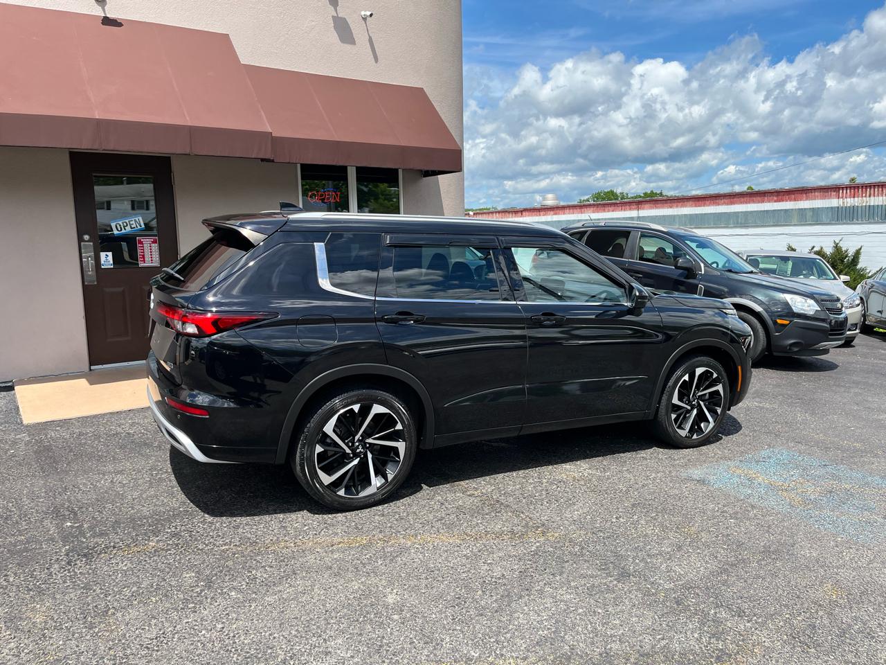 Mitsubishi Outlander  2022