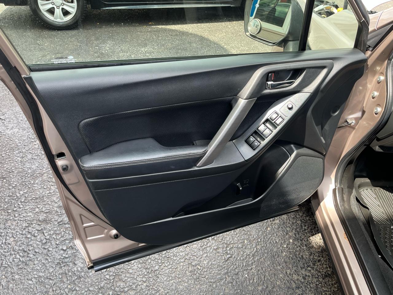 Subaru Forester 2.5i Limited 2014