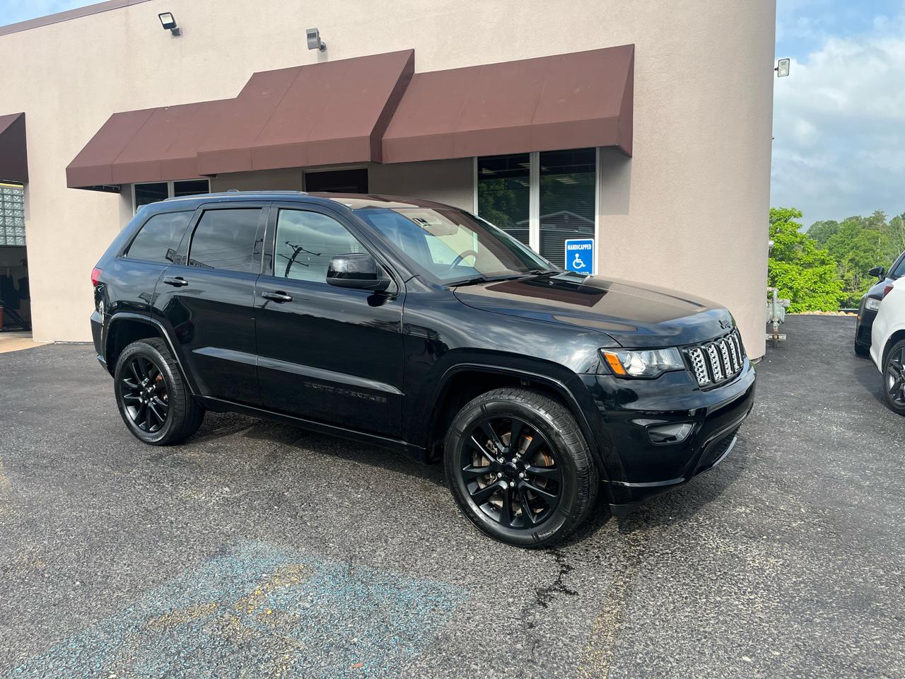 Jeep Grand Cherokee Altitude 4D SUV 4WD 2017