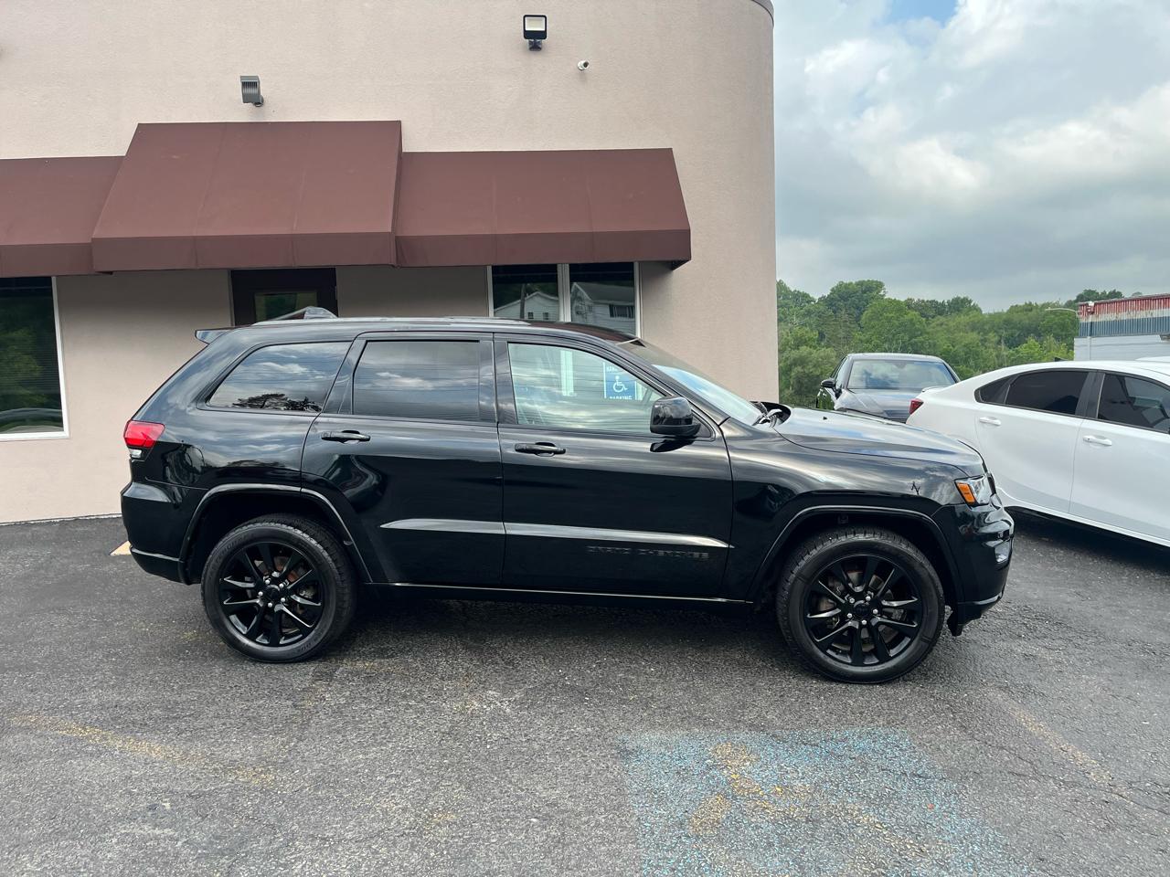 Jeep Grand Cherokee Altitude 4D SUV 4WD 2017