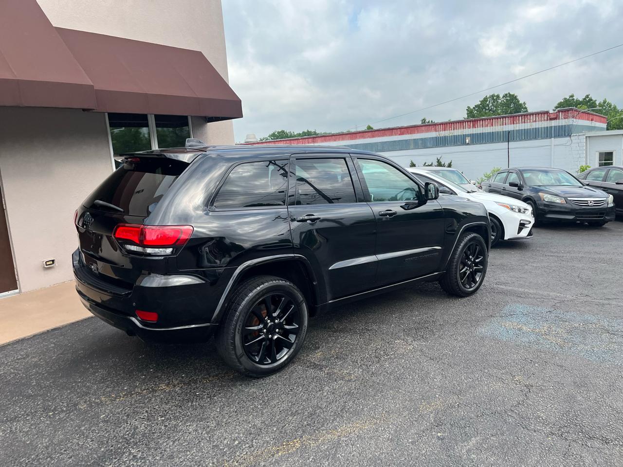 Jeep Grand Cherokee Altitude 4D SUV 4WD 2017