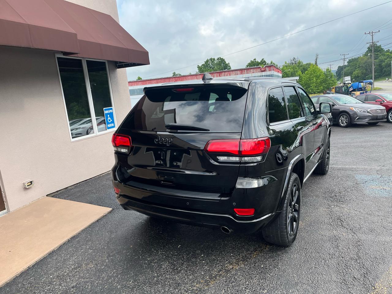 Jeep Grand Cherokee Altitude 4D SUV 4WD 2017