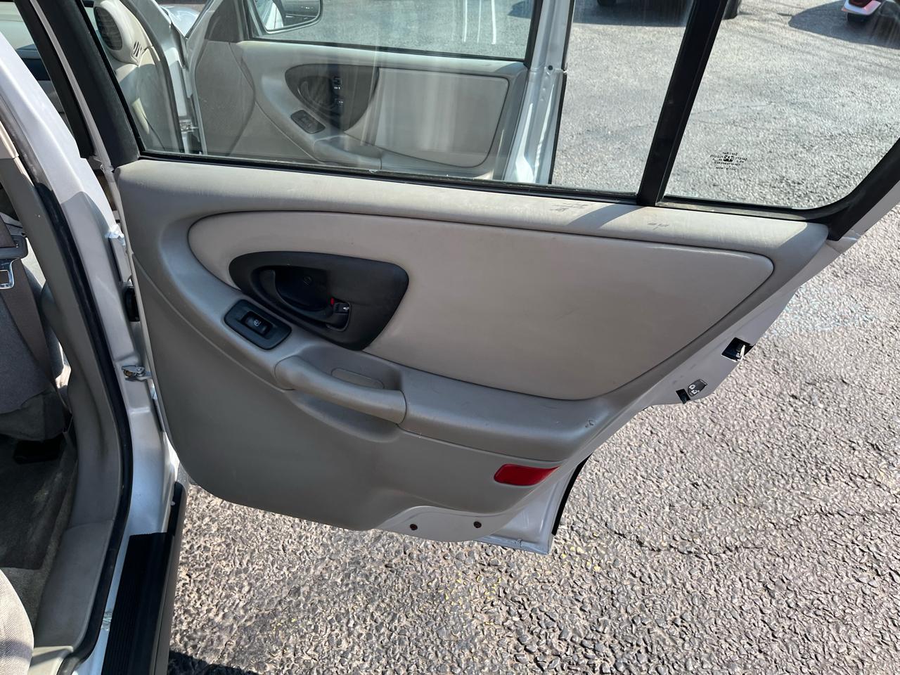 Chevrolet Classic 4dr Sdn 2005