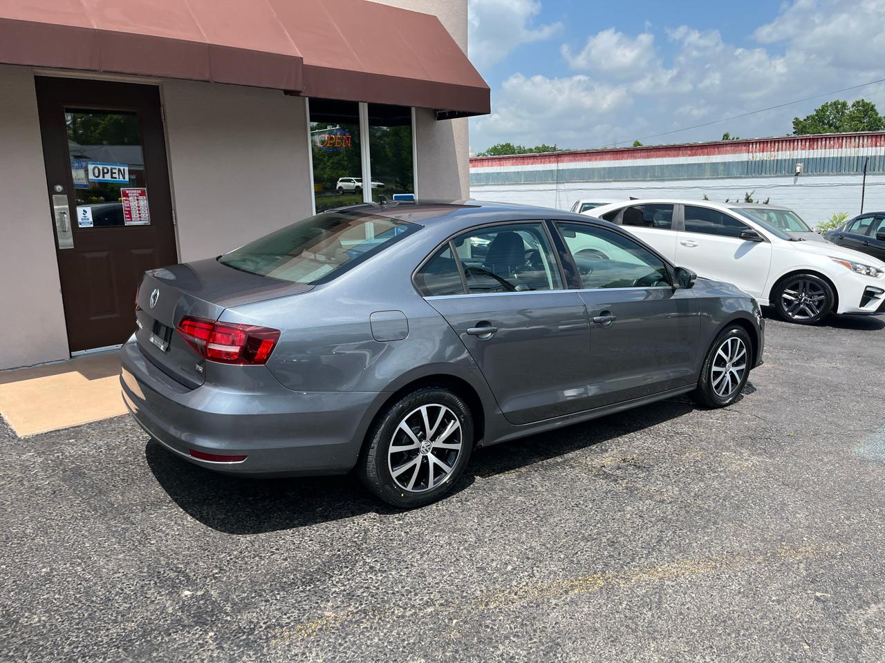 Volkswagen Jetta 1.4T SE 6A 2017