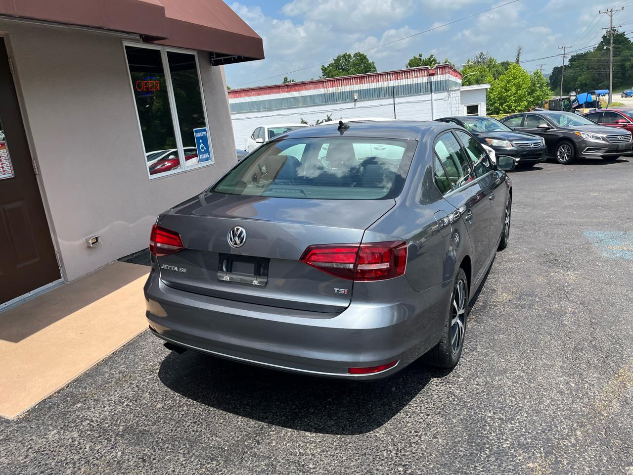 Volkswagen Jetta 1.4T SE 6A 2017