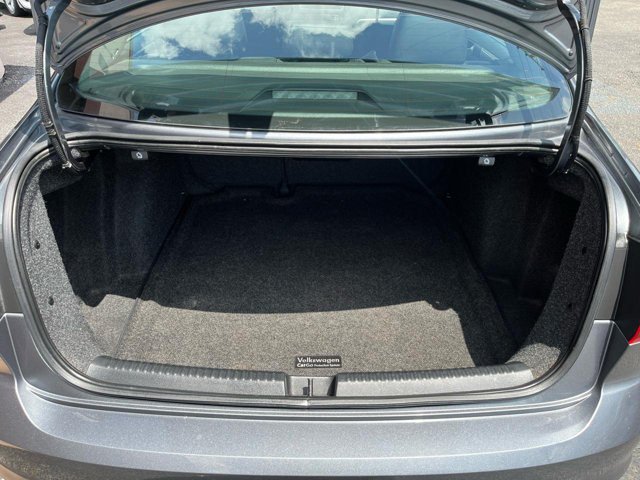 Volkswagen Jetta 1.4T SE 6A 2017