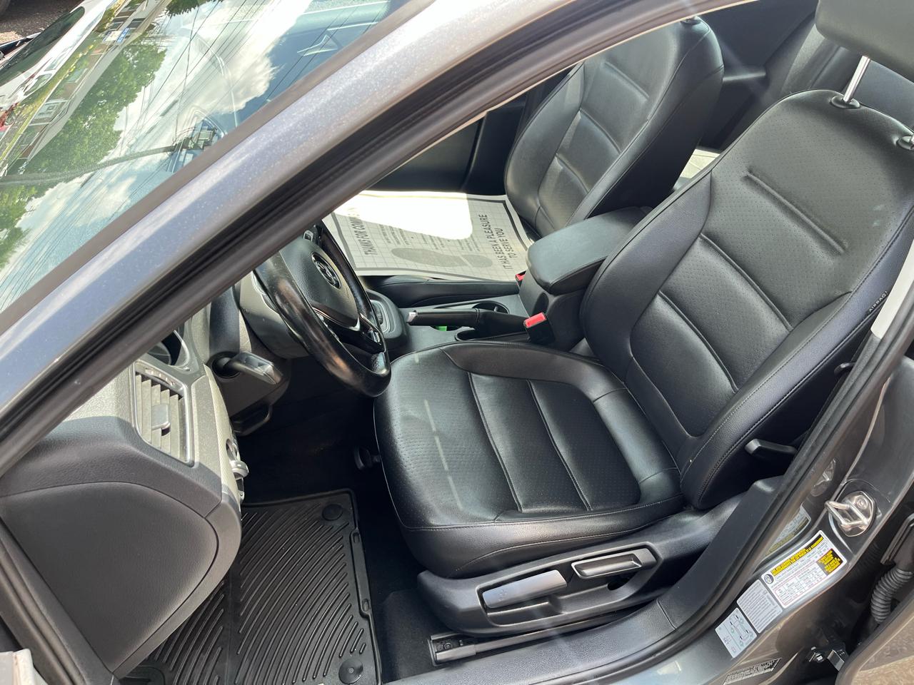 Volkswagen Jetta 1.4T SE 6A 2017