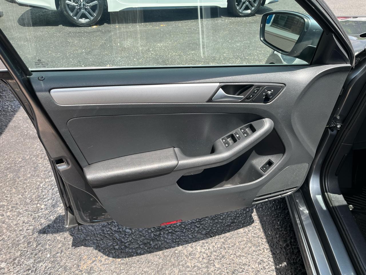 Volkswagen Jetta 1.4T SE 6A 2017