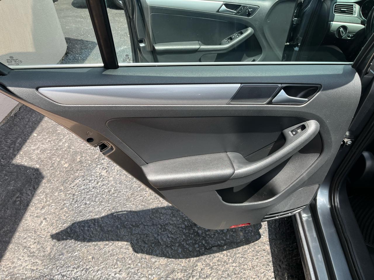 Volkswagen Jetta 1.4T SE 6A 2017