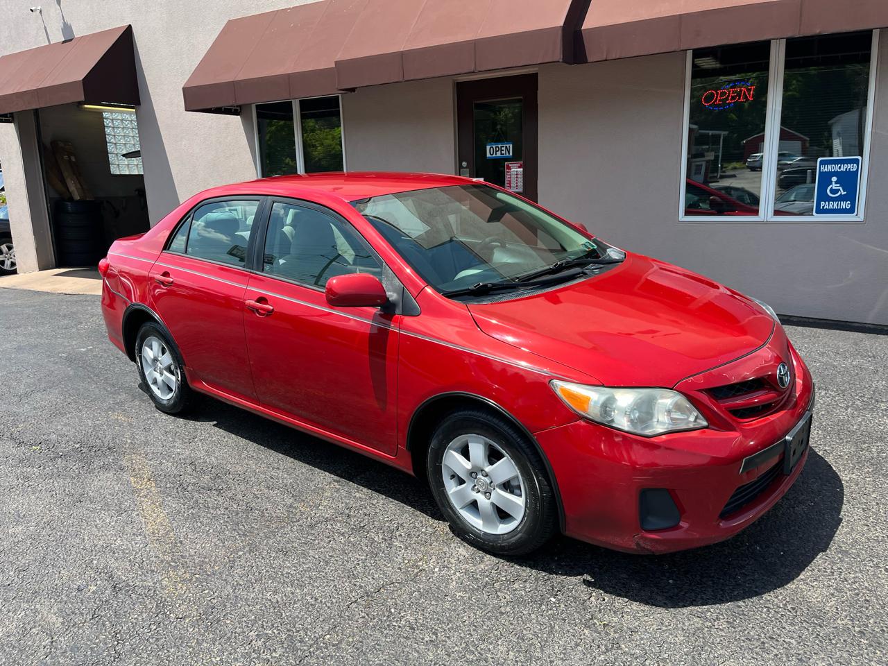 Toyota Corolla LE 4-Speed AT 2011