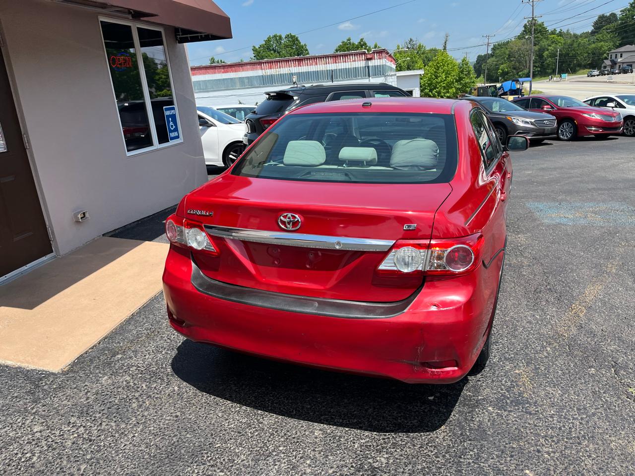 Toyota Corolla LE 4-Speed AT 2011