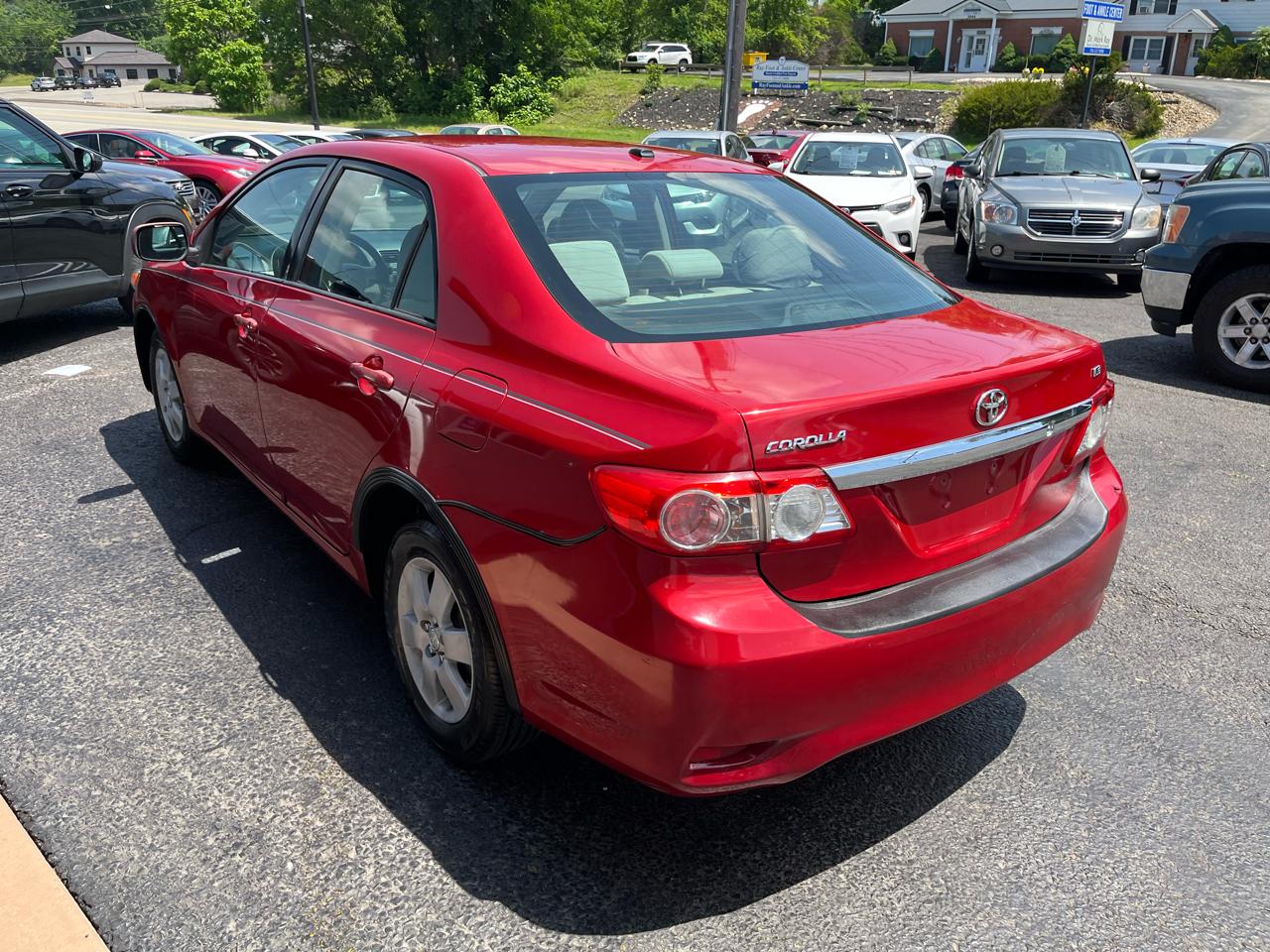 Toyota Corolla LE 4-Speed AT 2011