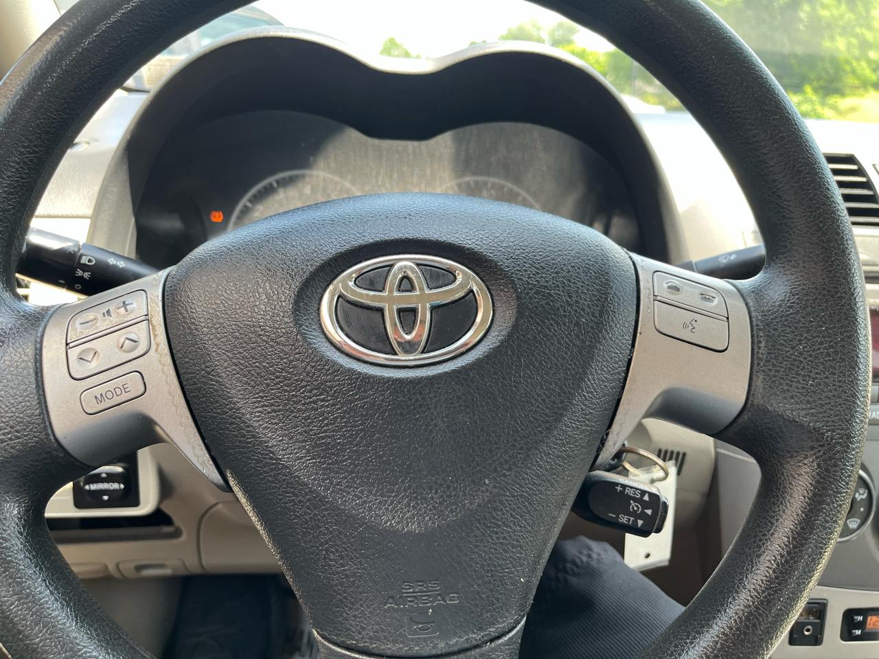 Toyota Corolla LE 4-Speed AT 2011