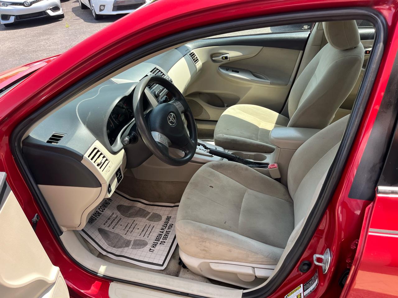 Toyota Corolla LE 4-Speed AT 2011
