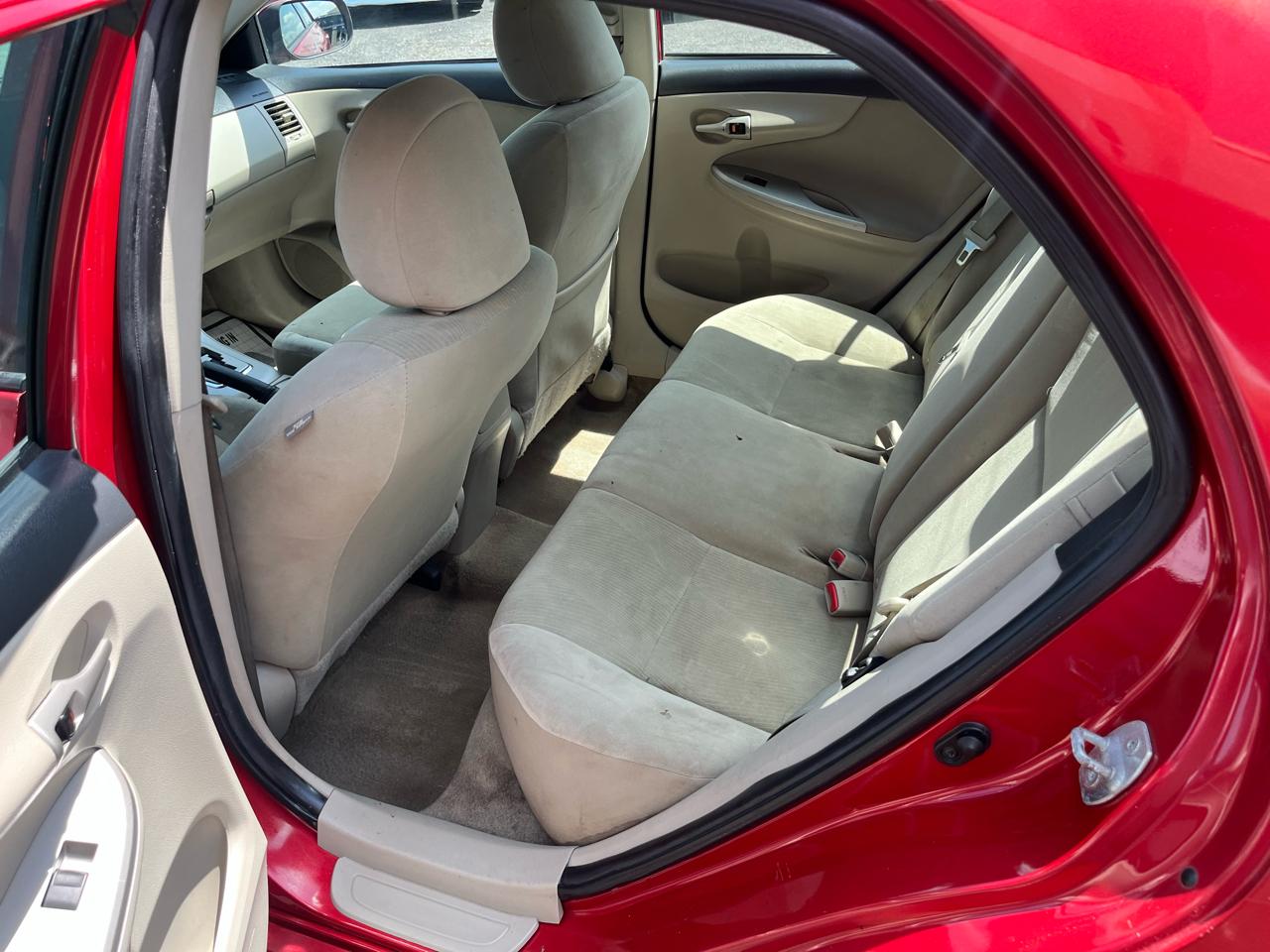 Toyota Corolla LE 4-Speed AT 2011