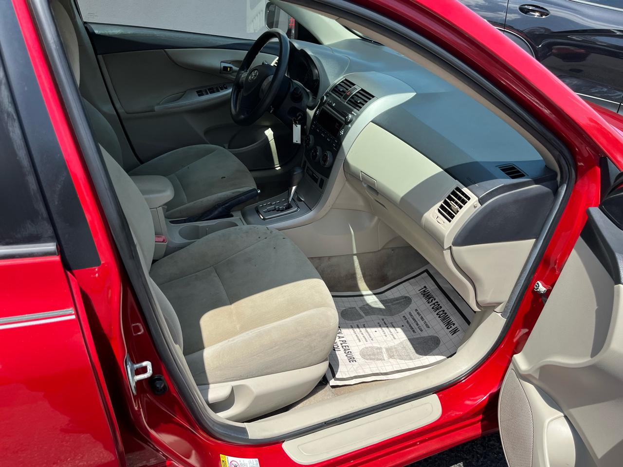 Toyota Corolla LE 4-Speed AT 2011