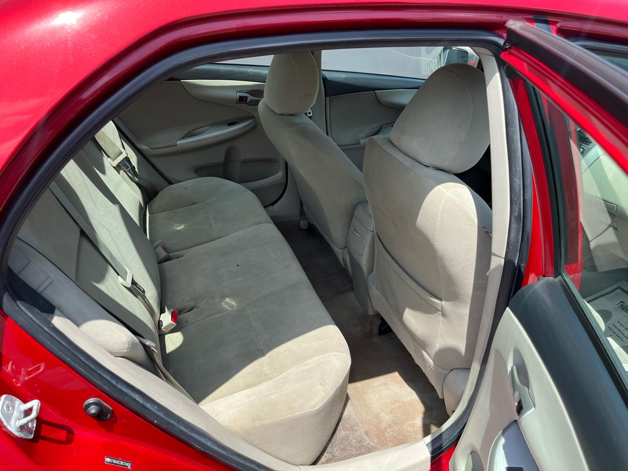 Toyota Corolla LE 4-Speed AT 2011