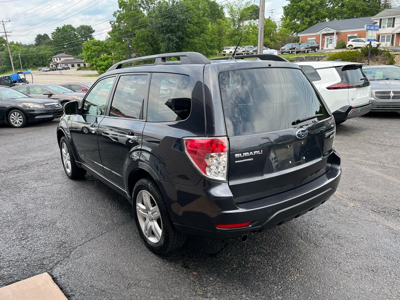 Subaru Forester 2.5X Premium 2010