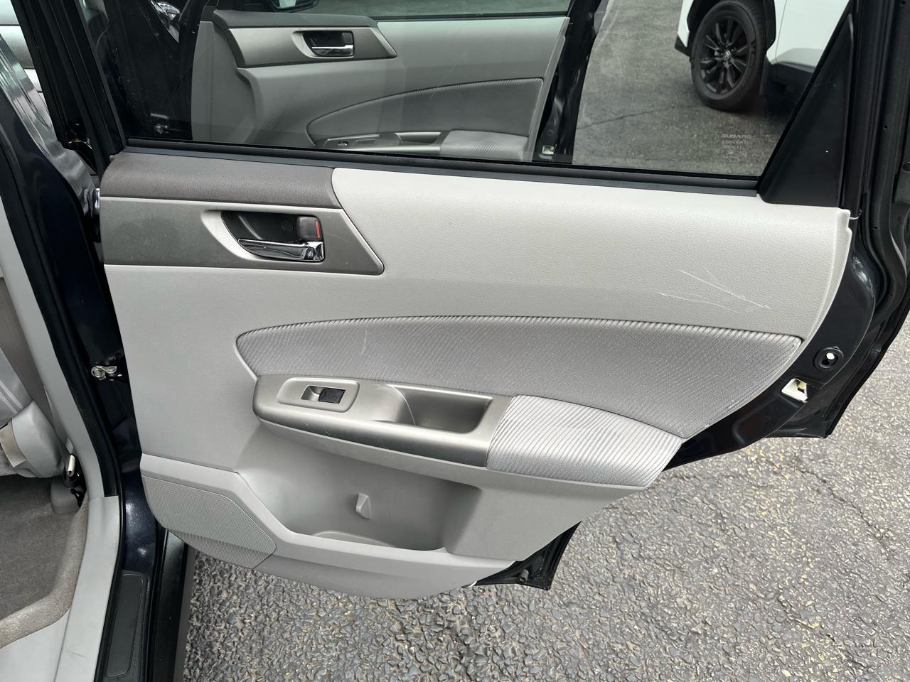 Subaru Forester 2.5X Premium 2010
