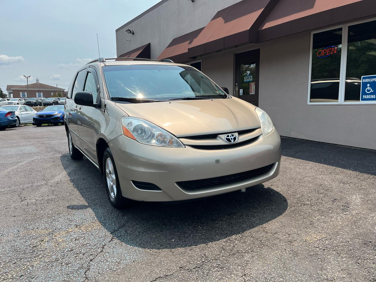 Toyota Sienna LE 7-Passenger 2006
