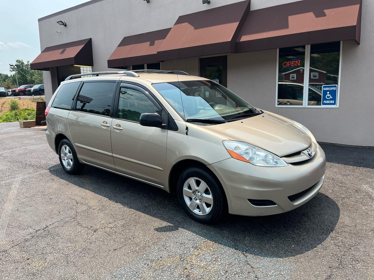 Toyota Sienna LE 7-Passenger 2006