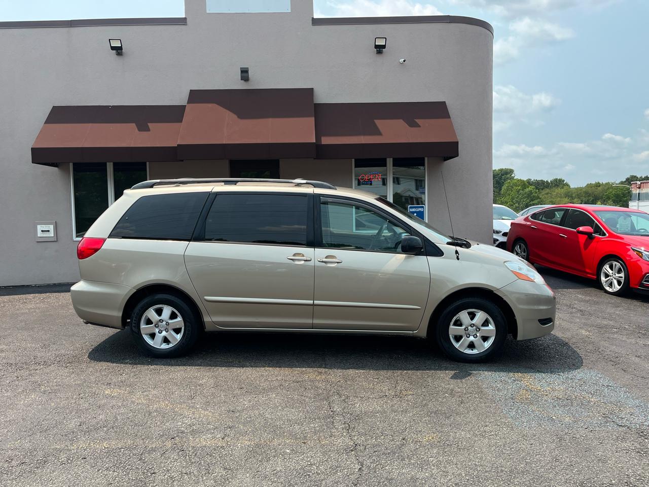 Toyota Sienna LE 7-Passenger 2006