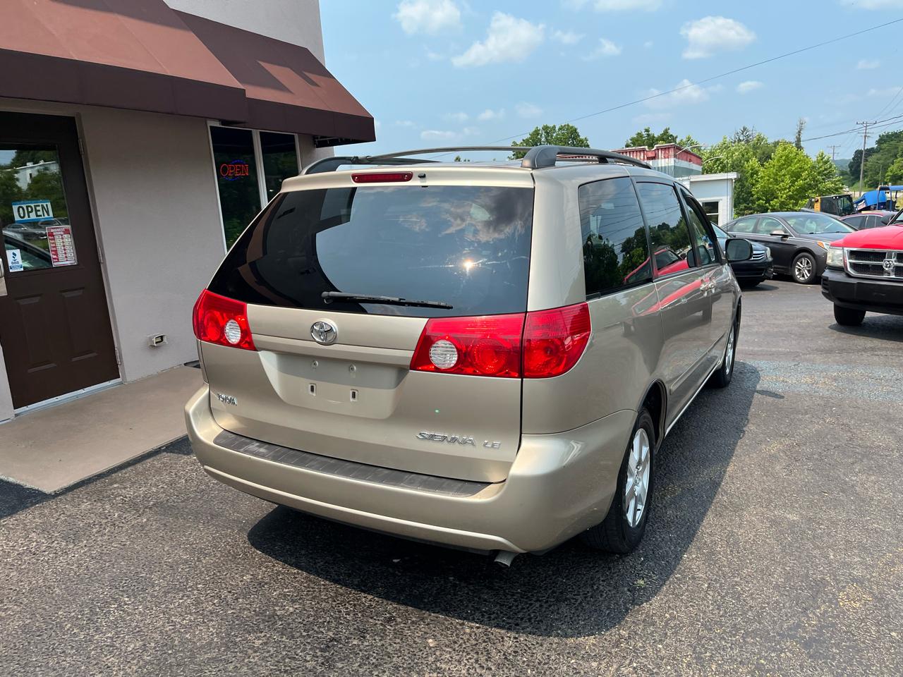 Toyota Sienna LE 7-Passenger 2006
