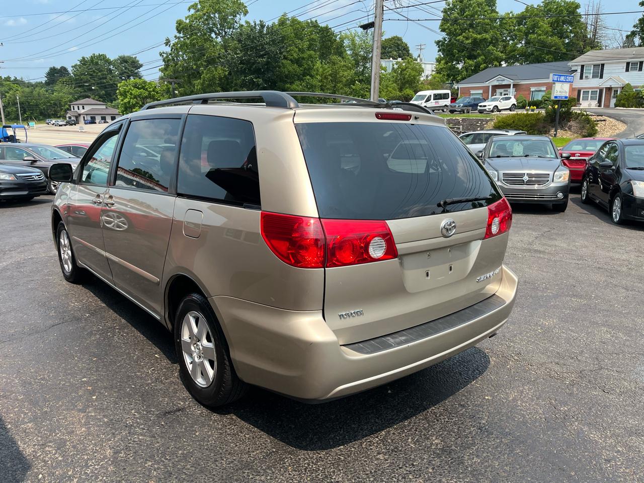 Toyota Sienna LE 7-Passenger 2006
