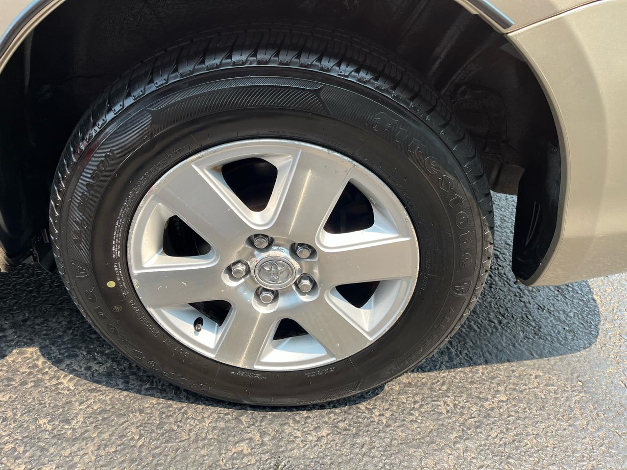 Toyota Sienna LE 7-Passenger 2006