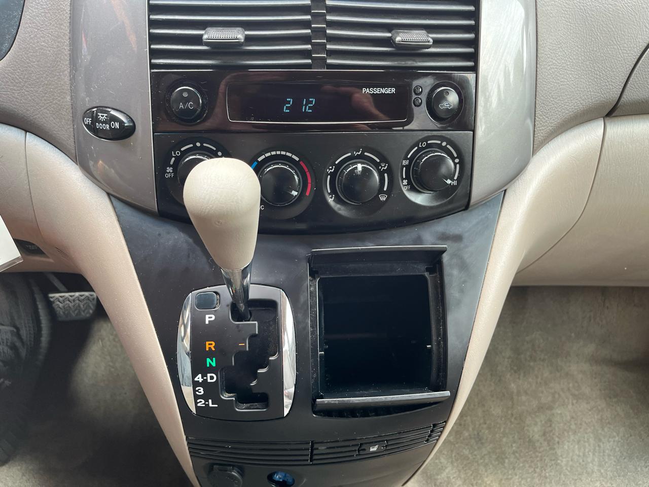 Toyota Sienna LE 7-Passenger 2006