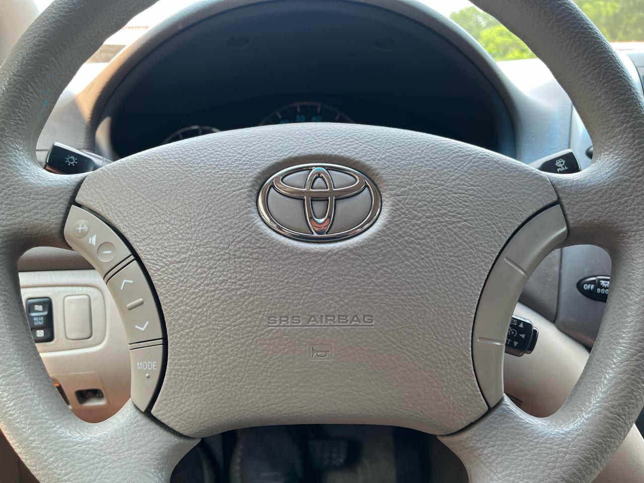 Toyota Sienna LE 7-Passenger 2006
