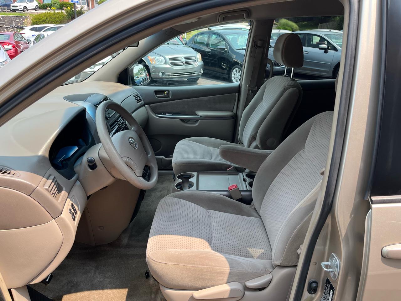 Toyota Sienna LE 7-Passenger 2006