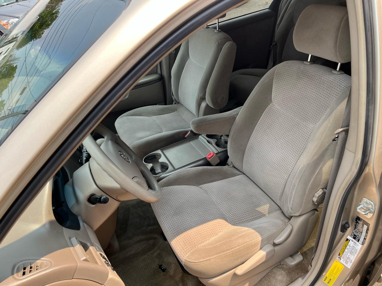 Toyota Sienna LE 7-Passenger 2006