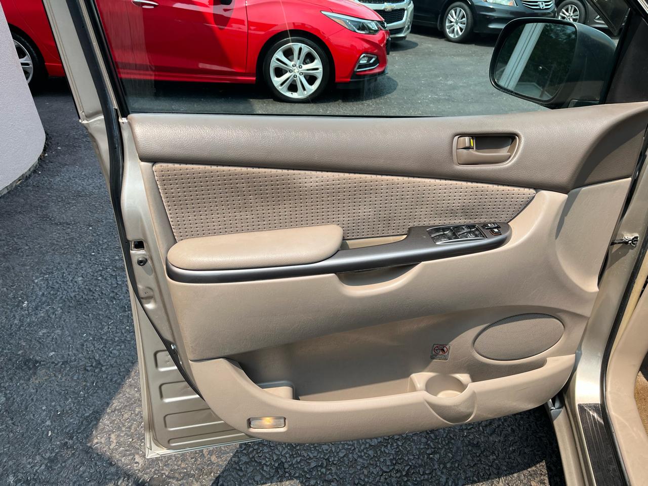 Toyota Sienna LE 7-Passenger 2006