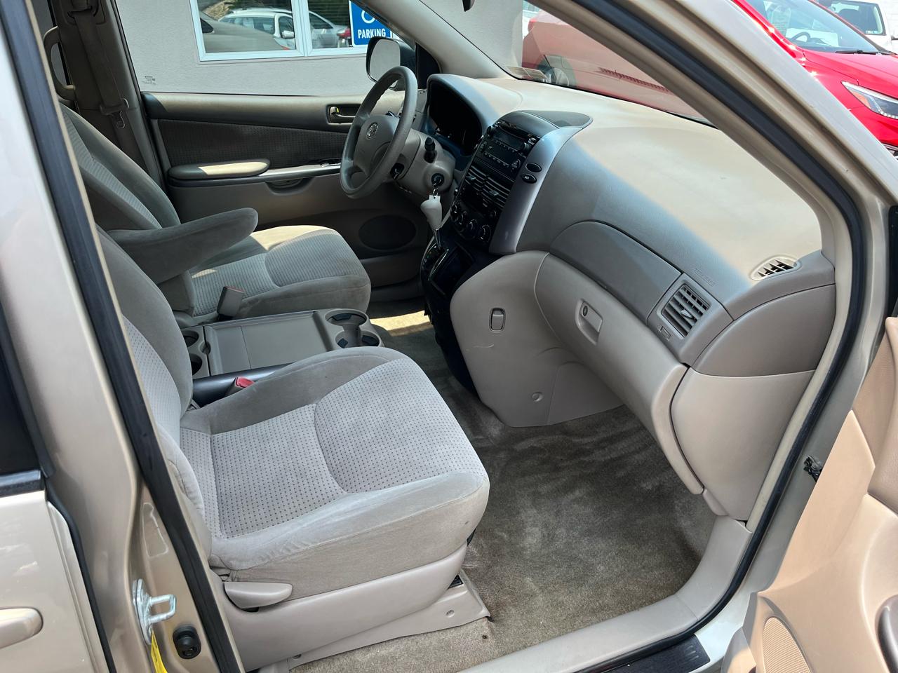 Toyota Sienna LE 7-Passenger 2006