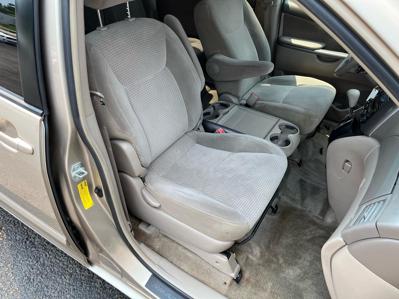 Toyota Sienna LE 7-Passenger 2006
