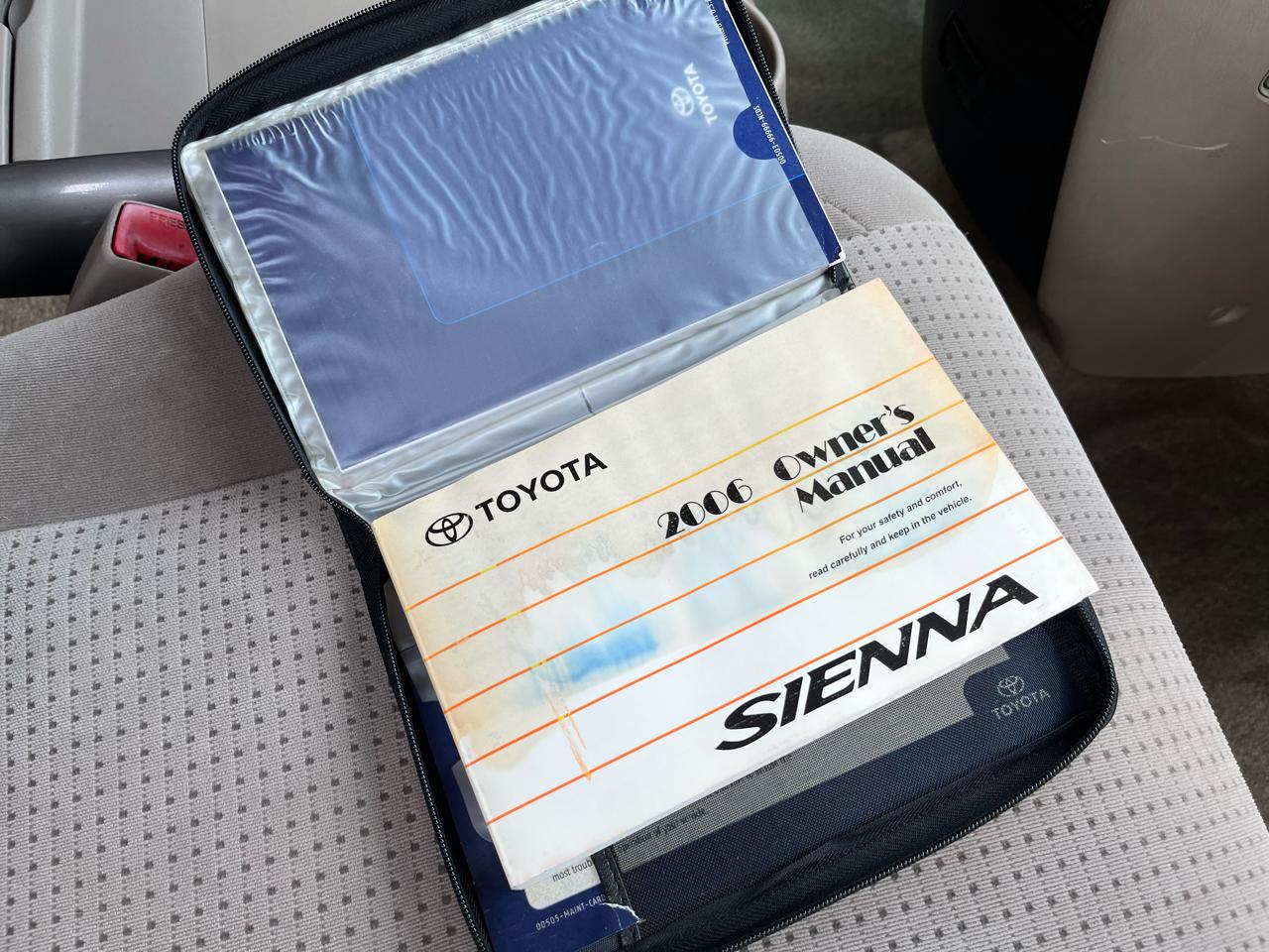 Toyota Sienna LE 7-Passenger 2006