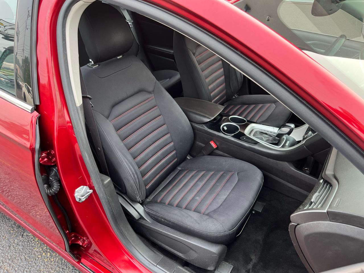 Ford Fusion SE 2013