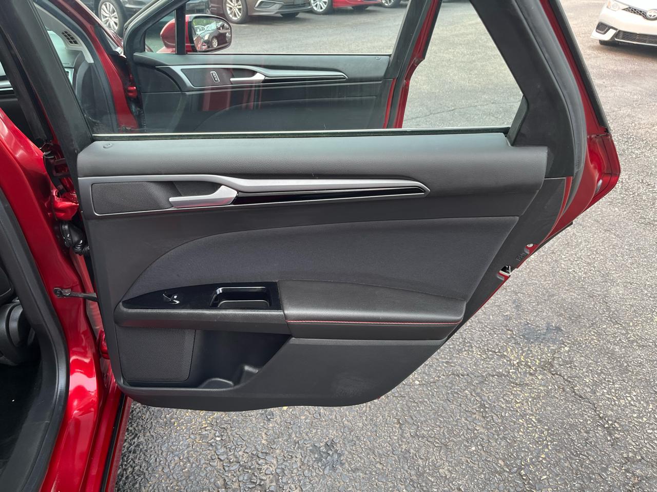 Ford Fusion SE 2013