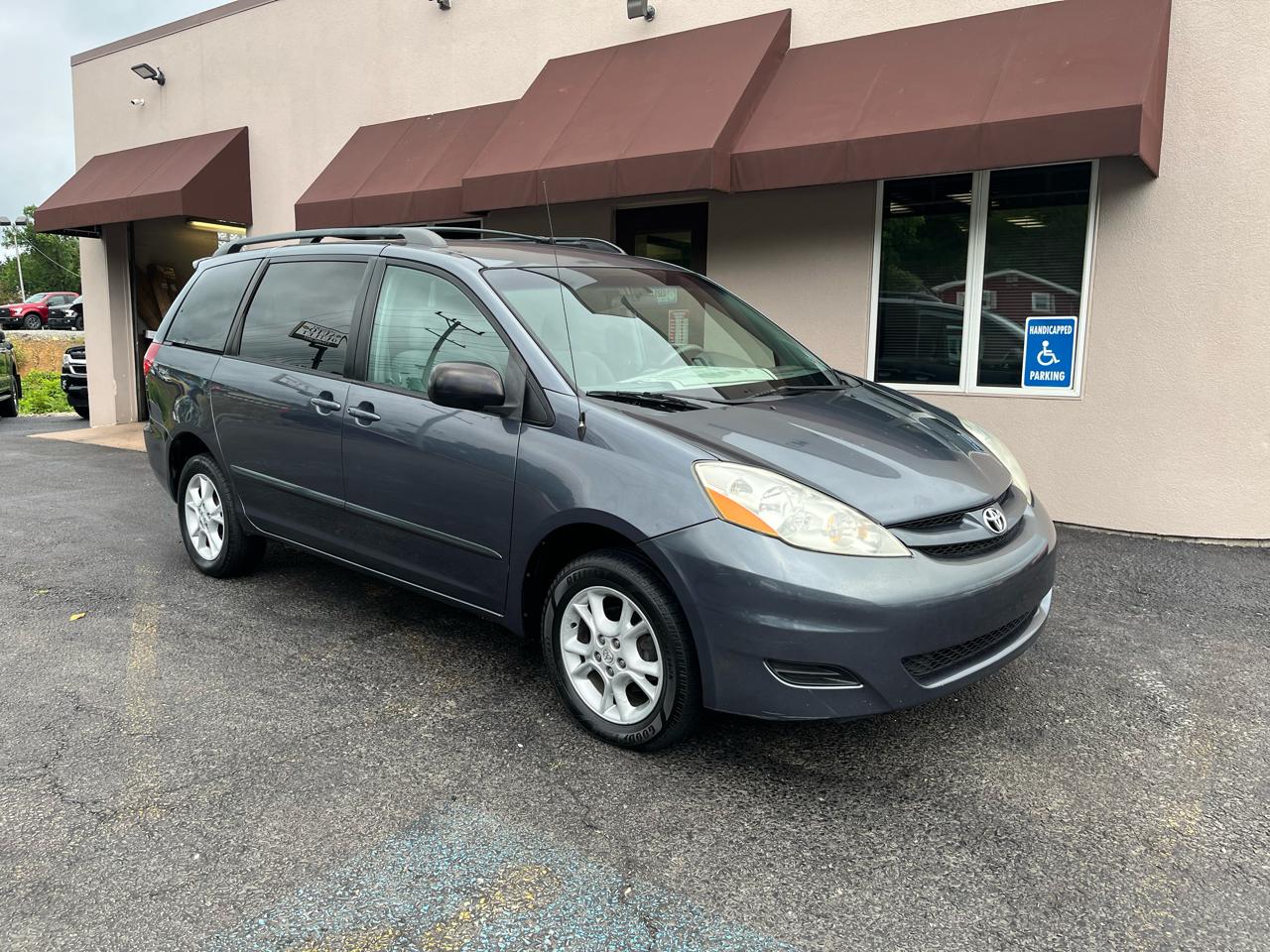 Toyota Sienna LE AWD 2006
