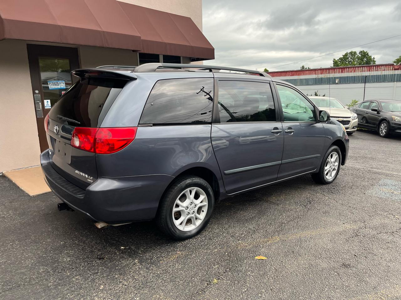Toyota Sienna LE AWD 2006