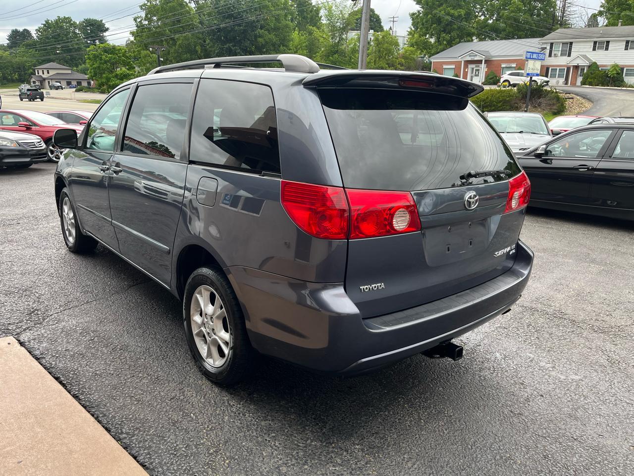 Toyota Sienna LE AWD 2006