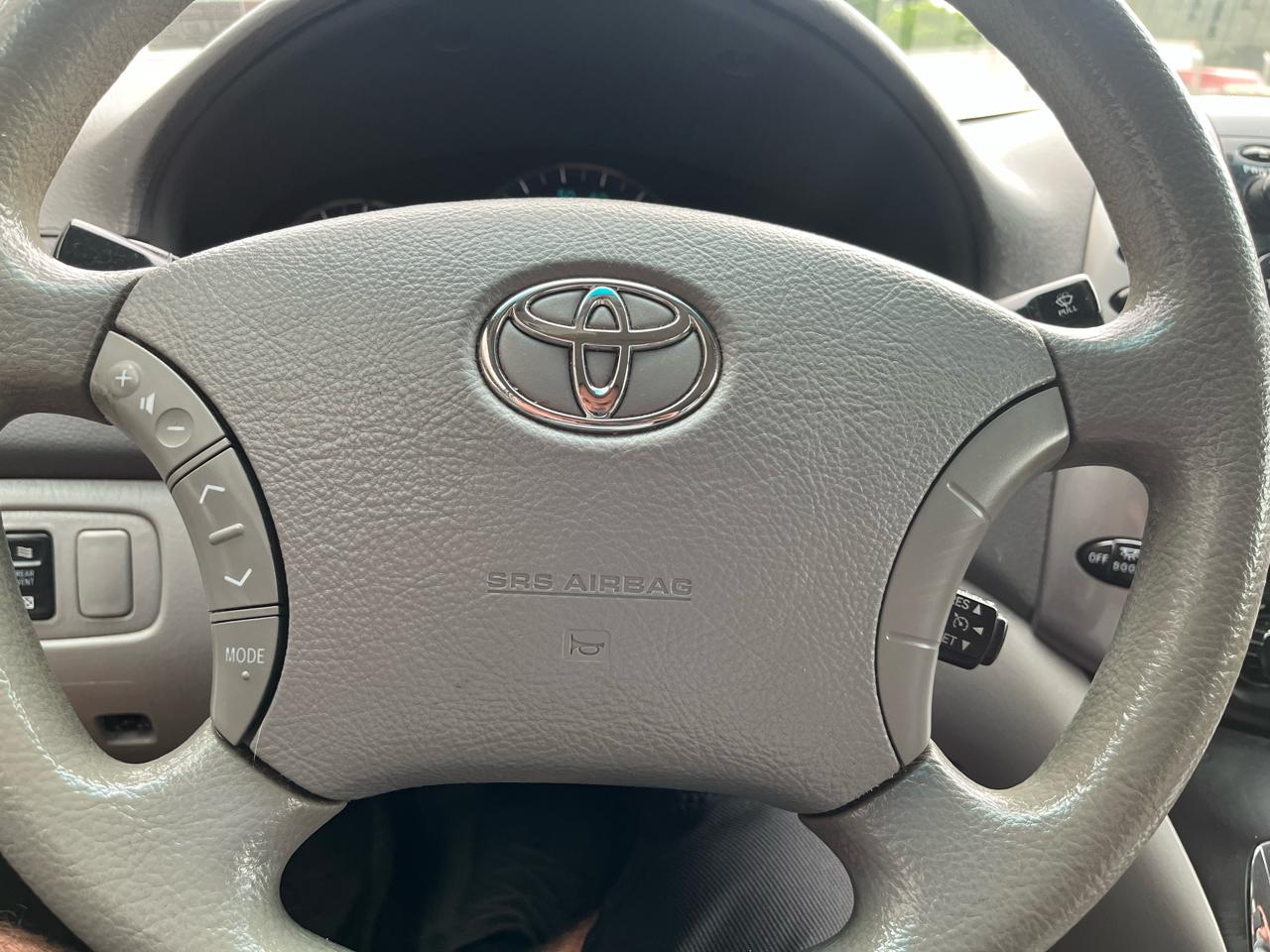 Toyota Sienna LE AWD 2006