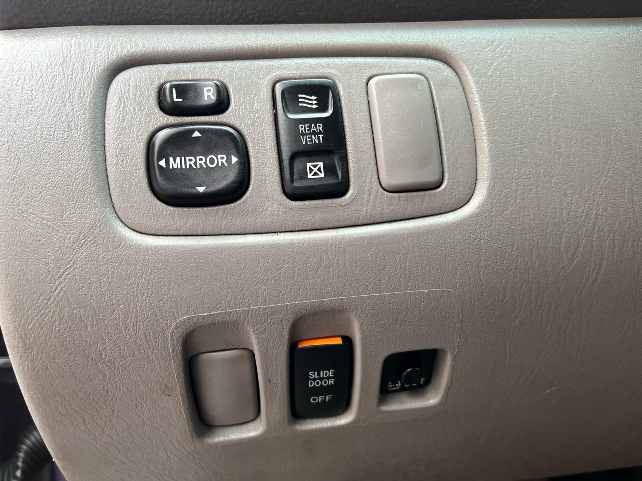 Toyota Sienna LE AWD 2006