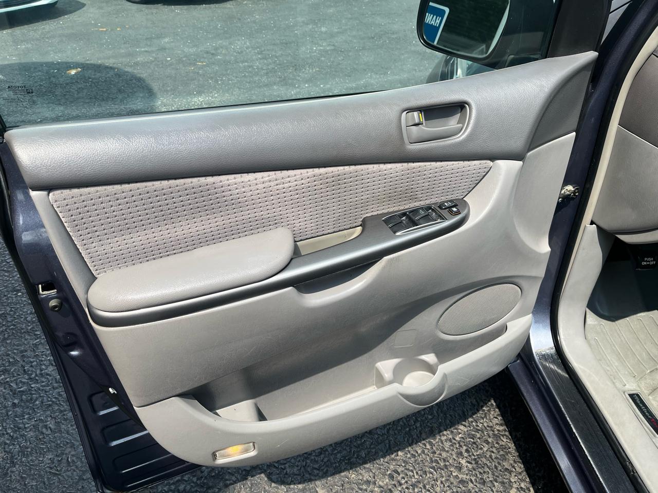 Toyota Sienna LE AWD 2006