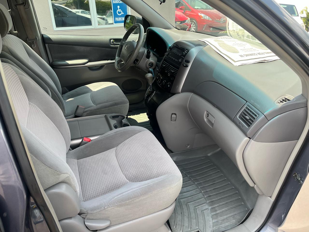Toyota Sienna LE AWD 2006