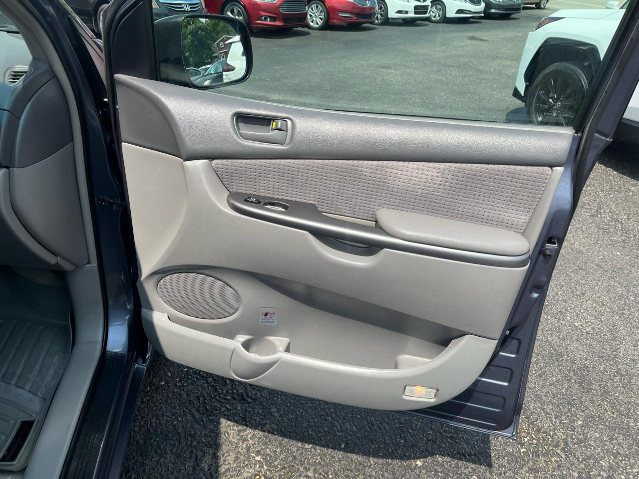 Toyota Sienna LE AWD 2006