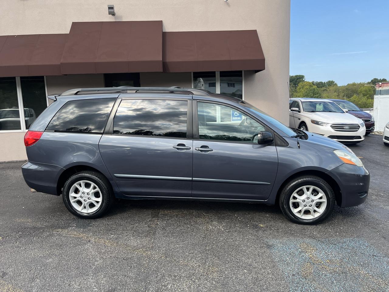 Toyota Sienna LE AWD 2006