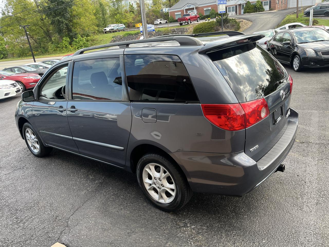 Toyota Sienna LE AWD 2006